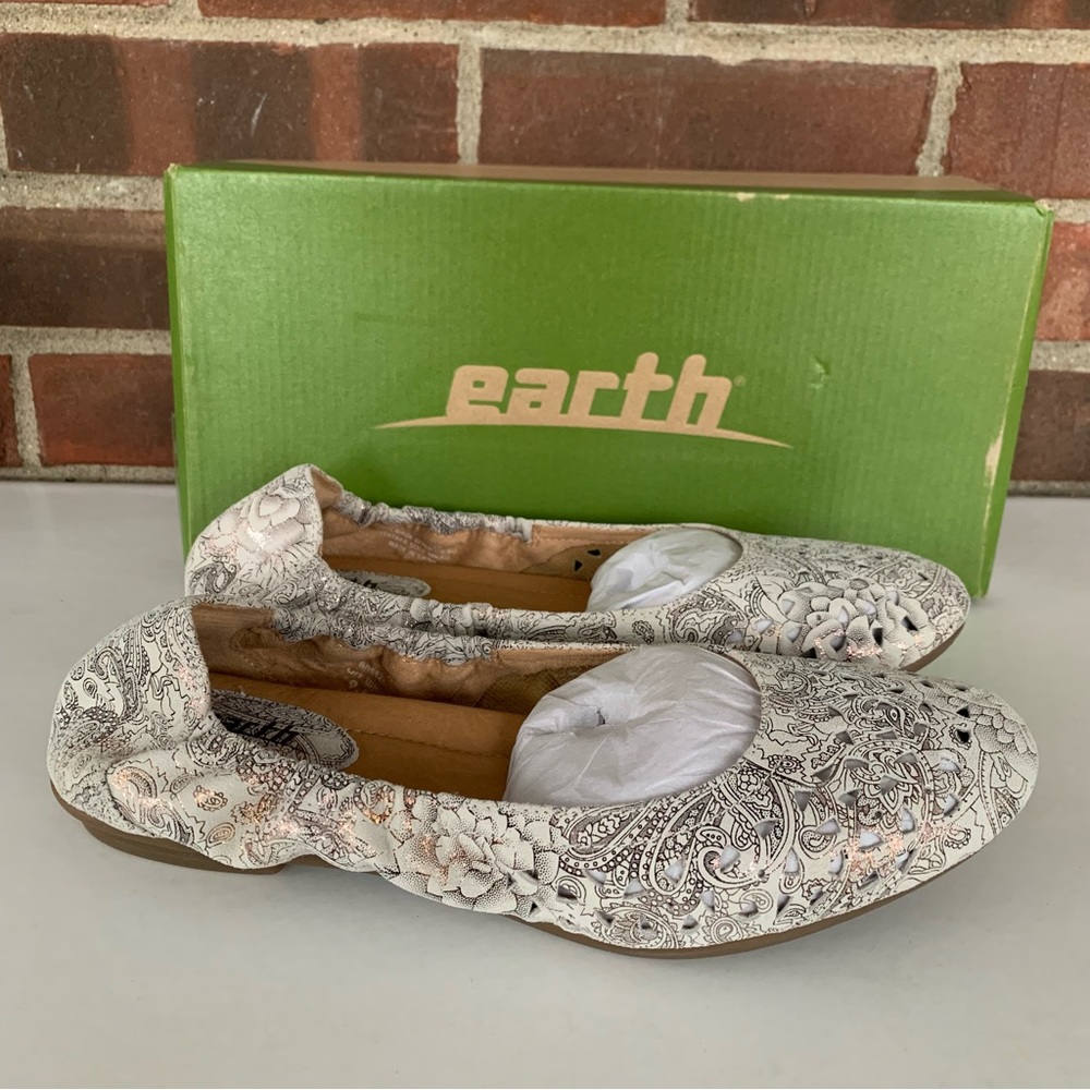 Earth Women's Breeze Slip On Ballet Flats Off White Printed Leather US 9.5 NWOB.
